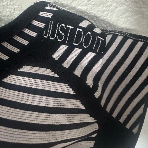 Nike FE/NOM Flyknit High-Support Sports Bra Black Gray XS - Picture 6 of 8